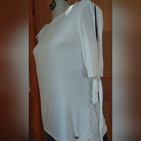 Ivanka Trump branded top blouse shirt short sleeve read for measurements - Picture 1 of 6